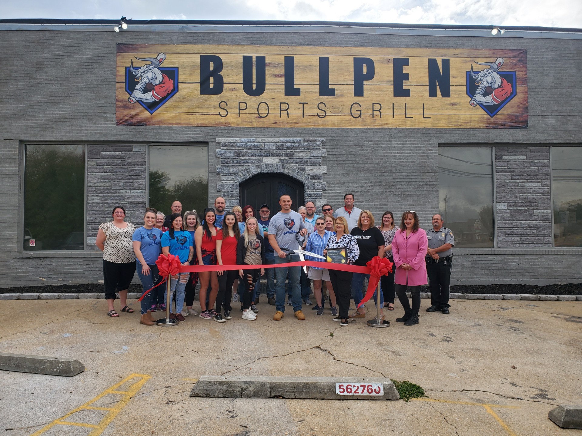 Bullpen Sports Grill in Leadington Officially Open